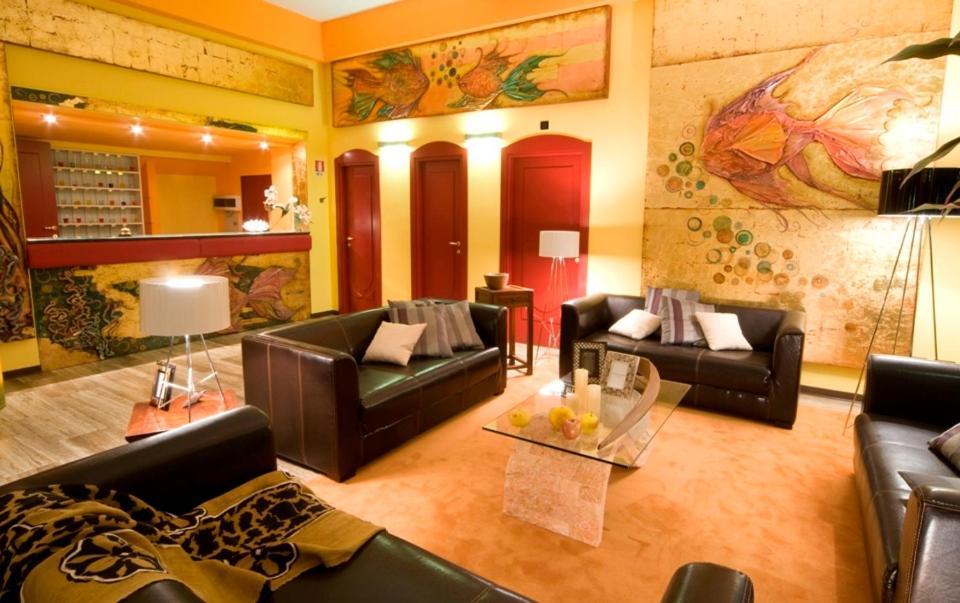 Hotel Corona Милано Мартима Екстериор снимка